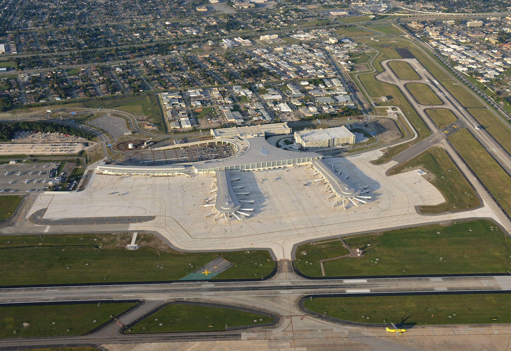 File:Louis Armstrong International Airport.jpg - Wikimedia Commons