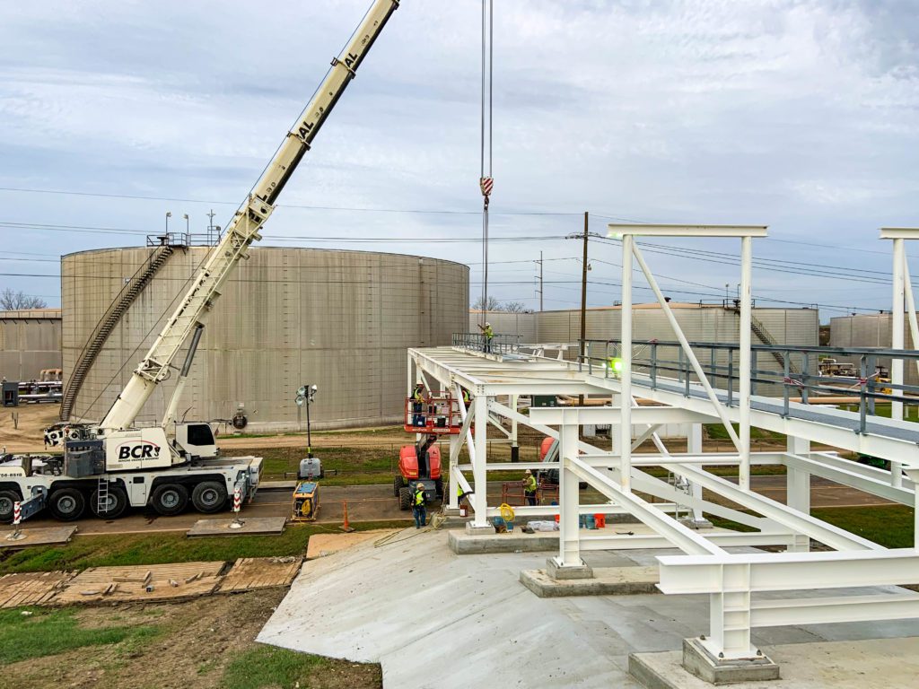 Boh Bros crane constructing the PetroFuels Barge Dock in Mt. Airy, Louisiana.